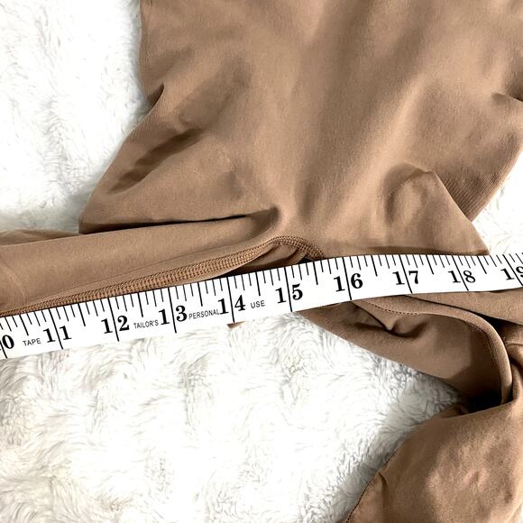 Skims Tan Sienna Neutral Seamless Sculpt Ankle Crop Catsuit Shapewear XXS/XS - Picture 8 of 9